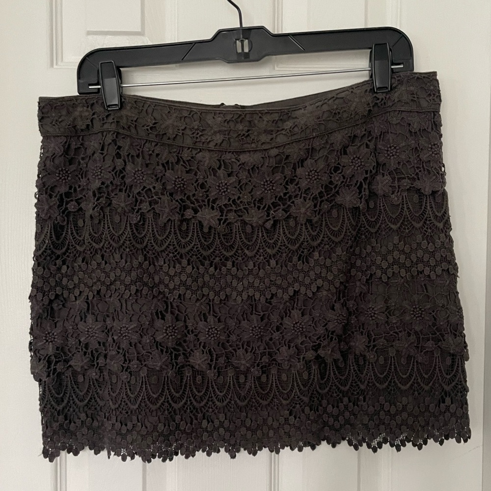 American Eagle Outfitters Floral Crotchet Lace Mini Skirt in Charcoal Size 12 - Picture 5 of 7
